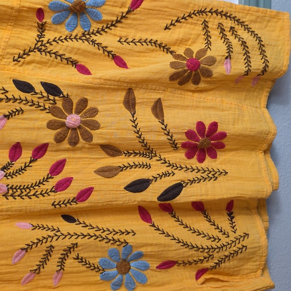Avani Delamour Yellow Embroidered Boho Top Small NWT Floral V-Neck 3/4 Sleeve - Picture 8 of 13
